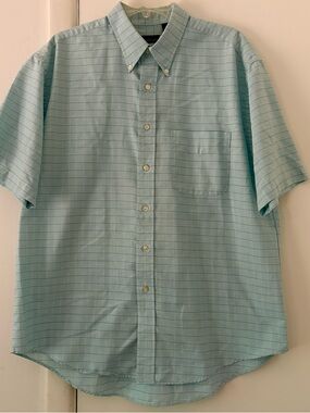 Van Heusen Men’s Large Blue Checkered Button Down Collared Shirt